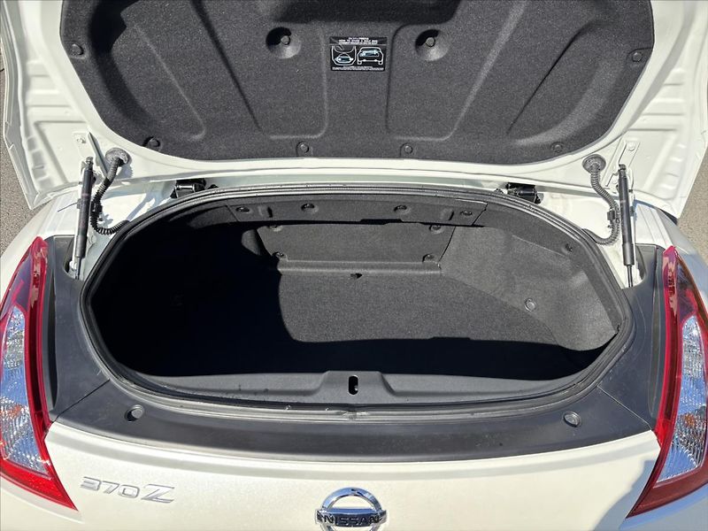 Nissan 370 Z 3,7 i Premium 1.ČR TOP STAV - fotka 20 z 49