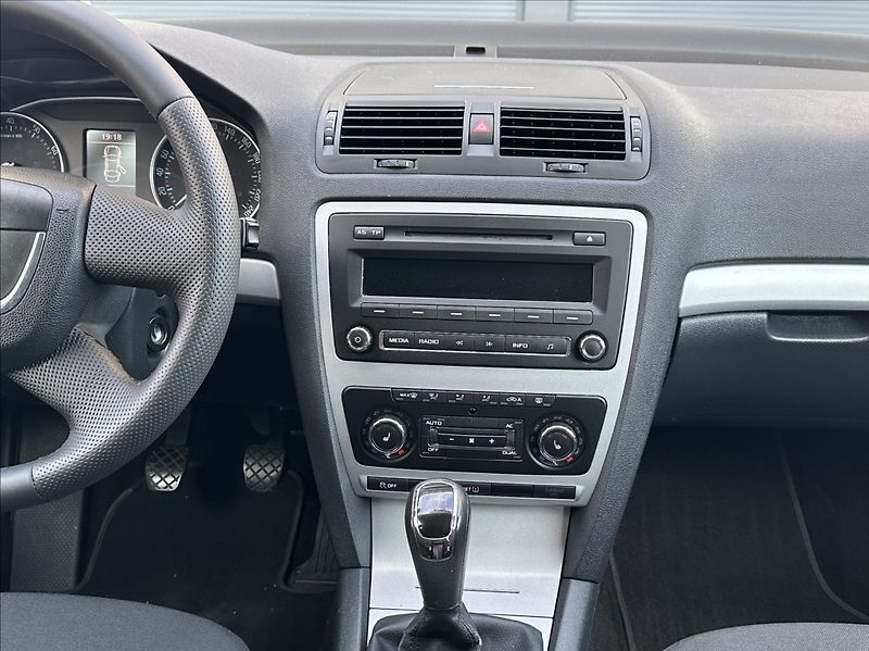 Škoda Octavia 1,8 TSI 152PS  Ambition Family - fotka 25 z 48
