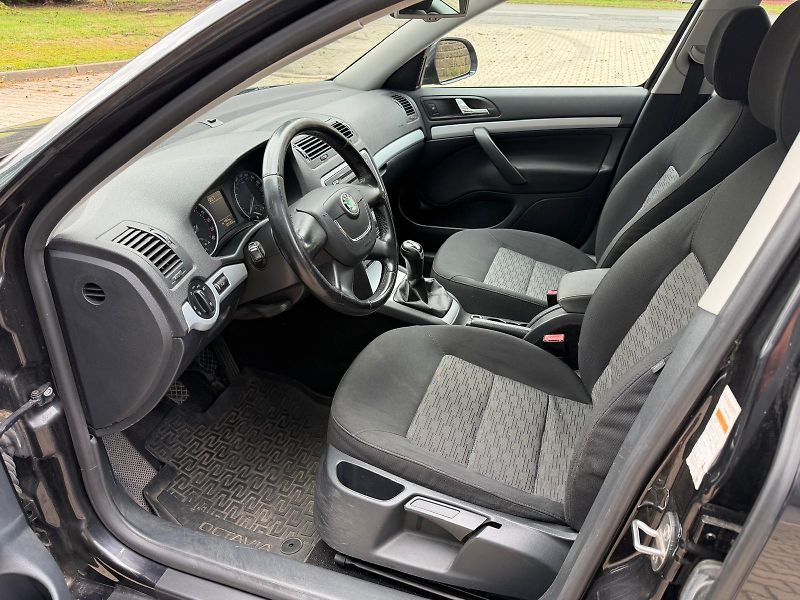 Škoda Octavia 1,6 TDI Ambiente Combi  - fotka 9 z 21
