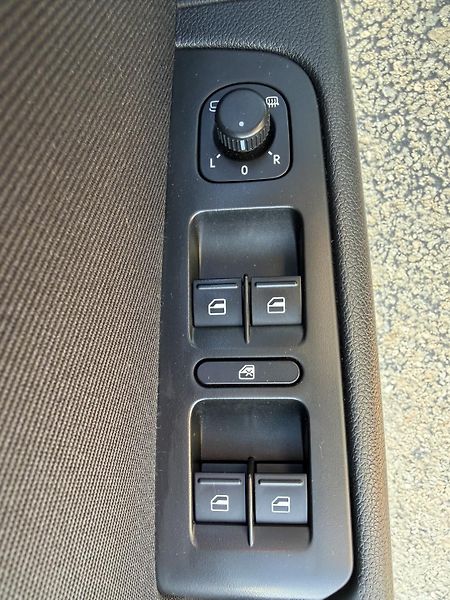 Škoda Superb (2014) 2,0TDI 125kW DSG ELEGANCE - fotka 18 z 81