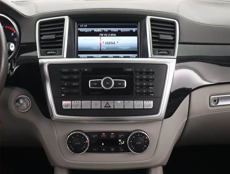 Mercedes-Benz Třídy M (2012) ML 350 BlueTEC, 4X4, Automat - fotka 12 z 27