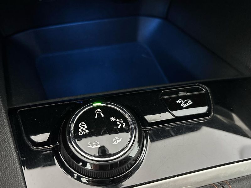 Peugeot 5008 Active, 7 míst - fotka 25 z 56