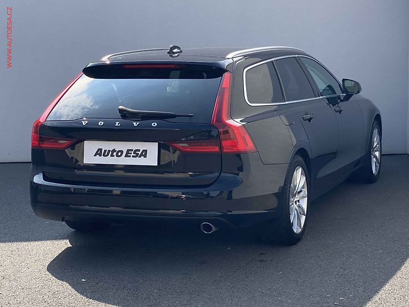 Volvo V90 (2018) 2.0d3, LED, světla - fotka 4 z 21
