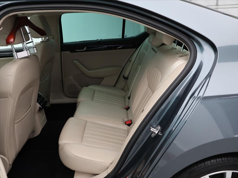 Škoda Superb 2,0 TDI 140kW DSG 4x4 CZ L&K - fotka 15 z 38