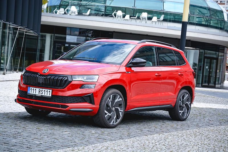 Škoda Karoq (2023) Sportline Exclusive 2,0 TSI 14 - fotka 16 z 37
