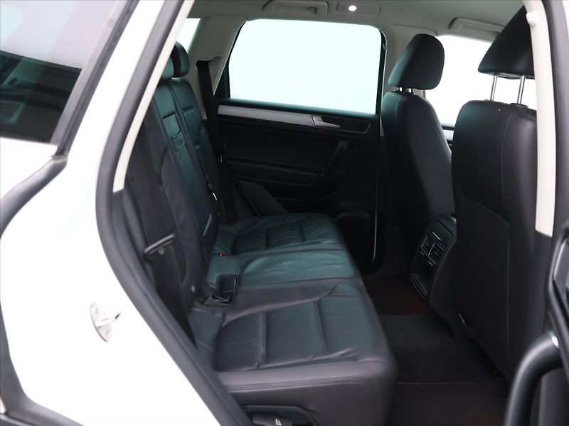 Volkswagen Touareg 3,0 TDI V6 193kW Tiptronic 4M - fotka 11 z 26