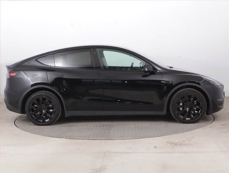 Tesla Model Y (2023) Long Range AWD 79kWh, SoH 91% - fotka 6 z 23