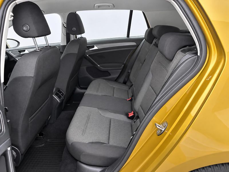 Volkswagen Golf 2,0 TDI 110kW Comfort Navigace - fotka 13 z 24
