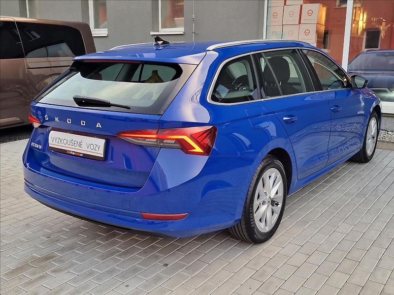 Škoda Octavia 2.0TDI Style Combi,ČR,1.Maj. - fotka 10 z 50
