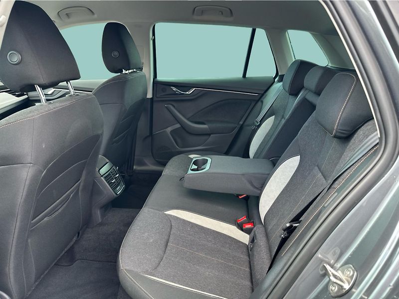 Škoda Kamiq 1,0 TSI / 85 kW Top Selection - fotka 12 z 23