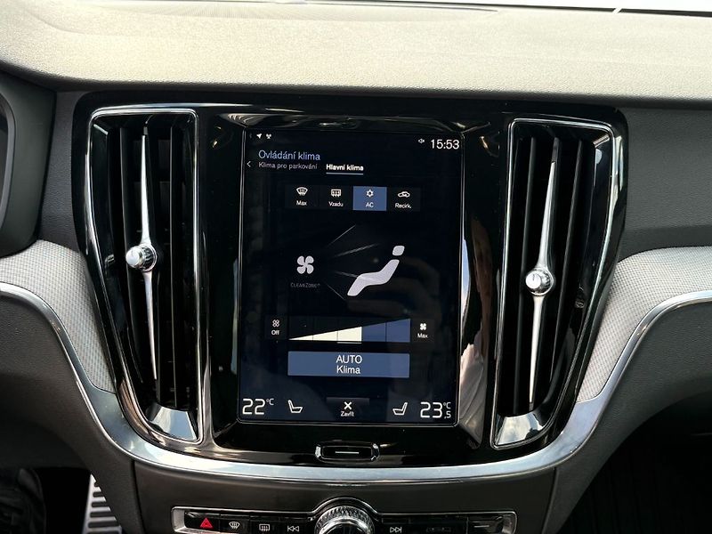 Volvo V60 R-Design T6 TWIN ENGINE AWD 25 - fotka 15 z 27