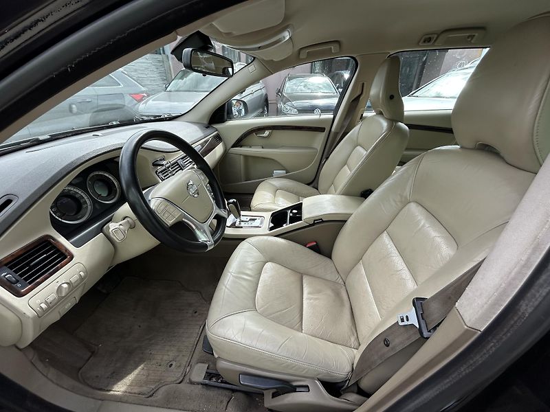Volvo V70 (2010) D5 151 kw - fotka 12 z 17