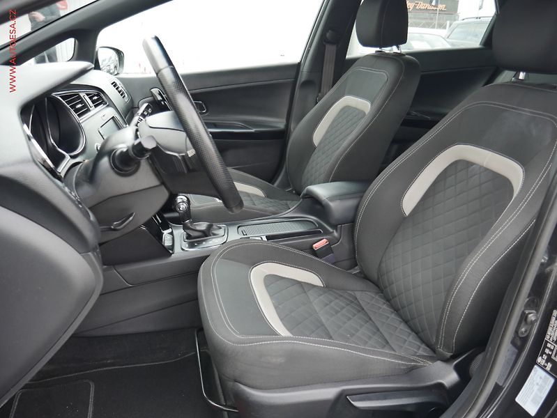 Kia Ceed (2019) 1.6CRDi, 2.maj,ČR, GT Line - fotka 9 z 25