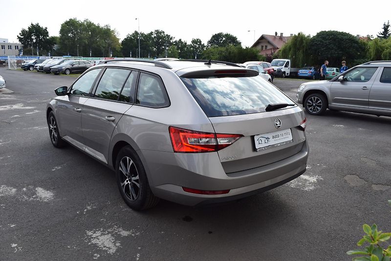 Škoda Superb (2017) 1.4TSI 110kw AMBITION APP OPS - fotka 10 z 50