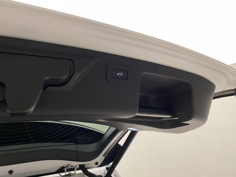 Land Rover Discovery Sport D200 DYNAMIC SE REZERVACE - fotka 19 z 53