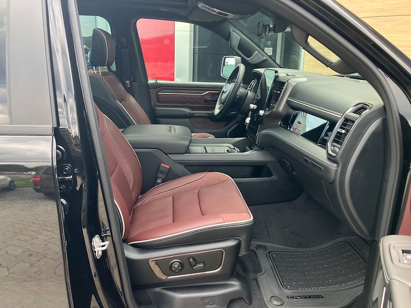 Dodge RAM (2025) 3.0 I6 548k LIMITED NIGHT-RED - fotka 31 z 48