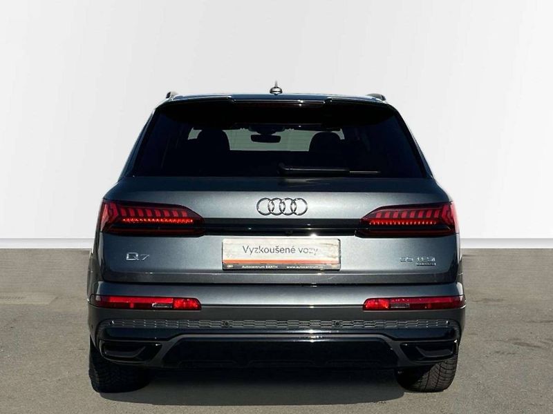 Audi Q7 (2023) S line 55 TFSI Quattro - fotka 10 z 20