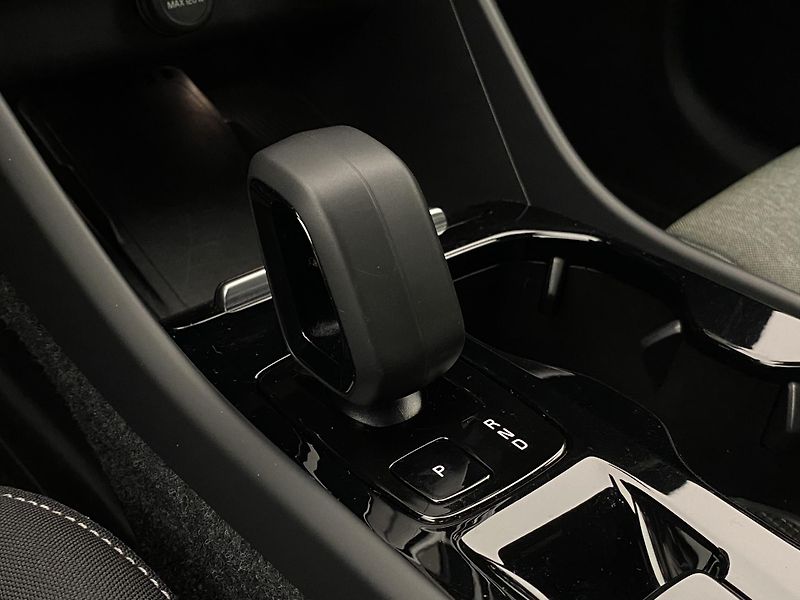 Volvo XC40 B3 PLUS BLACK EDITION AUT CZ - fotka 28 z 56