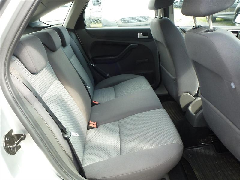 Ford Focus 1,6 16V NOVÁ STK,Klimatizace ! - fotka 24 z 48