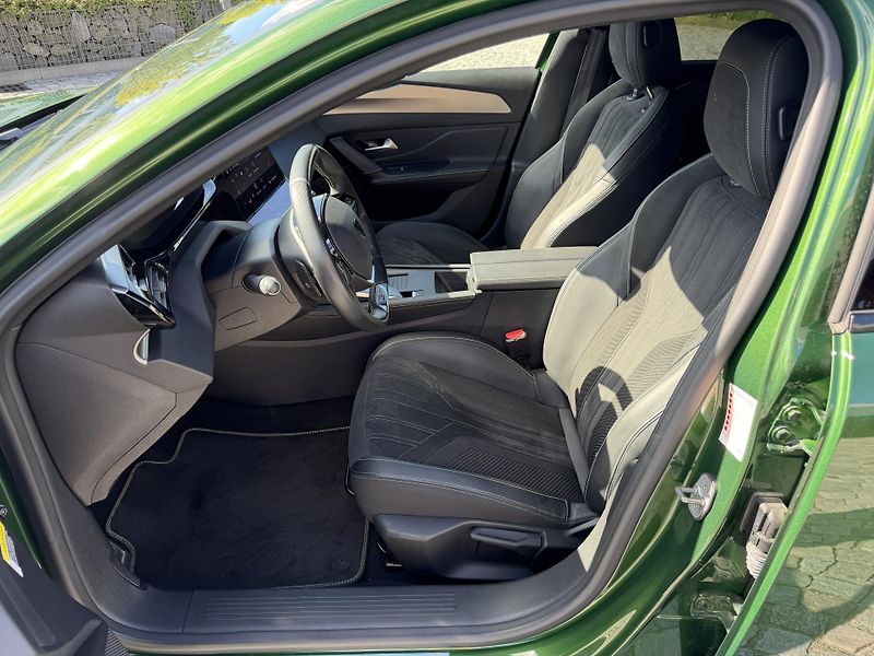 Peugeot 308 (2023) e-GT HYBRID 225  - fotka 17 z 29