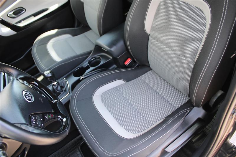 Kia Ceed 1,6 GDI  NOVÉ V ČR,TAŽNÉ,TOP - fotka 22 z 29