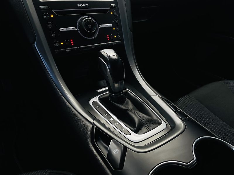 Ford Mondeo 2.0TDCi AUTOMAT SERVISKA TAŽNÉ - fotka 37 z 44