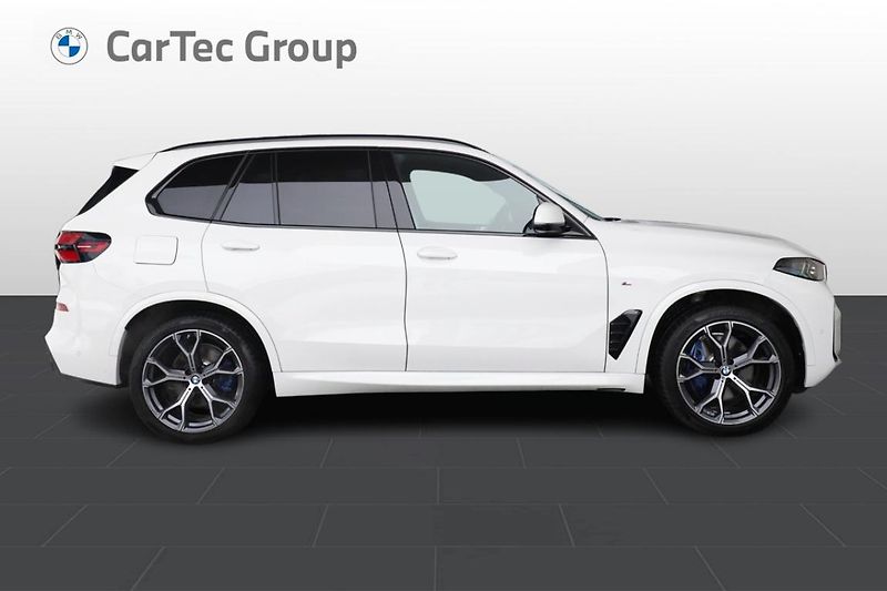 BMW X5 xDrive30d - fotka 4 z 28