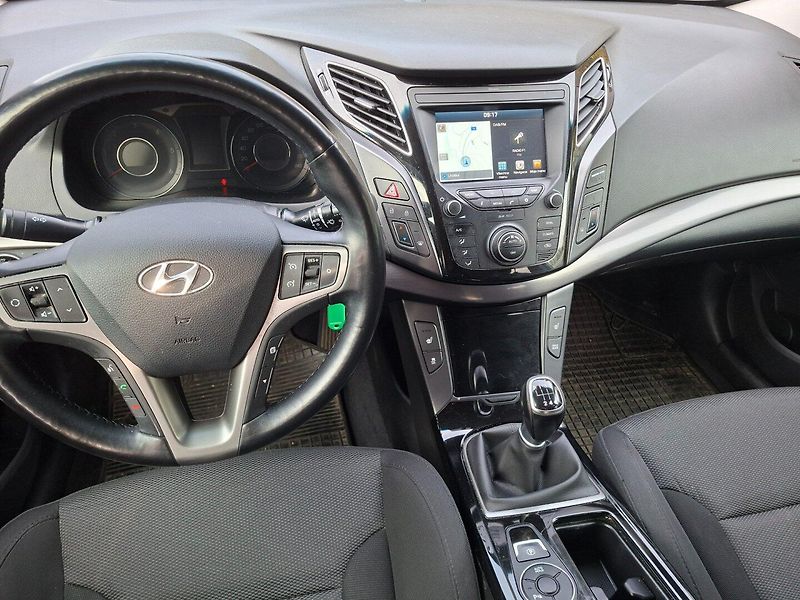 Hyundai i40 (2018) SW 1.7CRDi 104kW -ČR-KAMERA - fotka 13 z 38