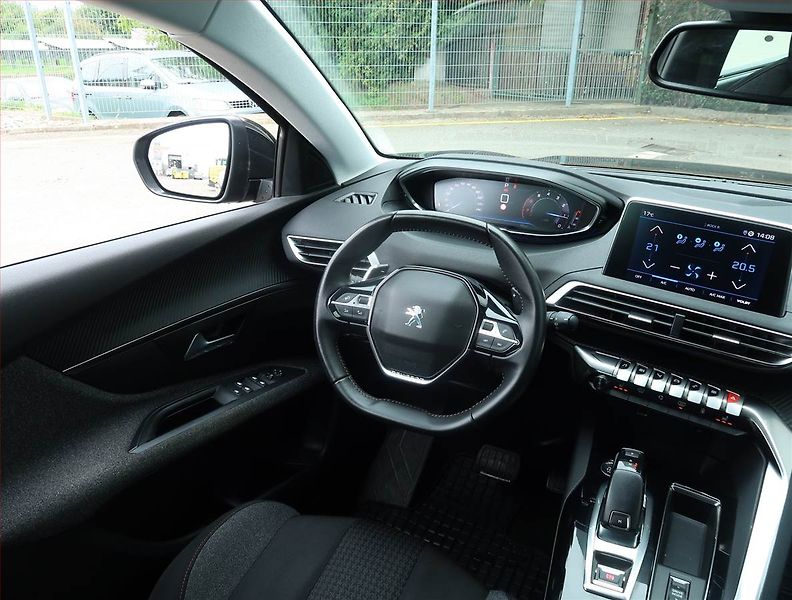 Peugeot 5008 (2022) PureTech 130 - fotka 7 z 25