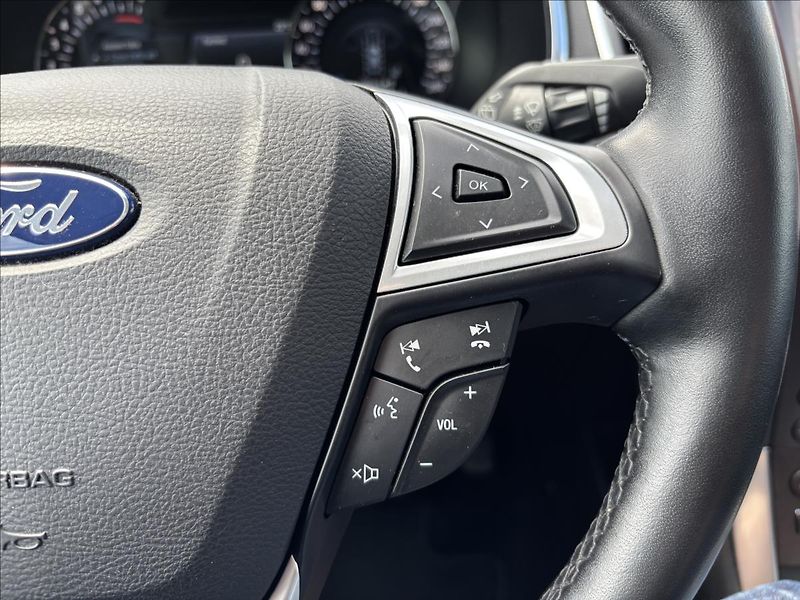 Ford S-MAX 2,5 HEV 140kW Titanium - fotka 32 z 47