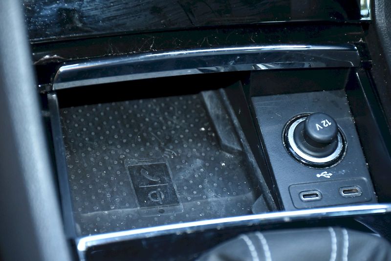 Škoda Karoq (2023) Sportline Exclusive 1.5 TSI 11 - fotka 24 z 35