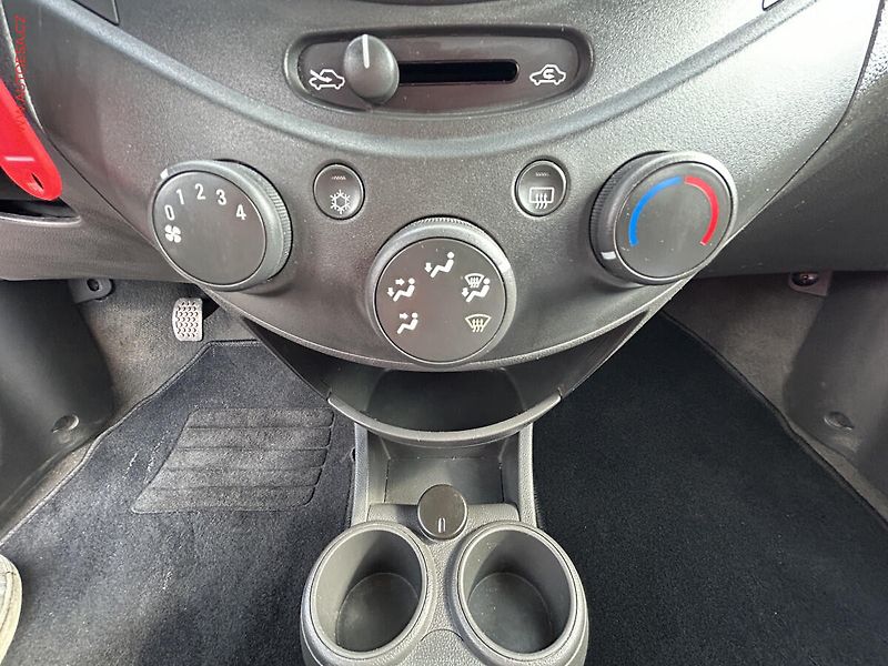 Chevrolet Spark (2012) 1.0i, ČR - fotka 13 z 16