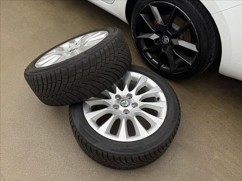Škoda Octavia 2,0 135kW RS CHALLENGE 1MAJ ČR - fotka 42 z 43