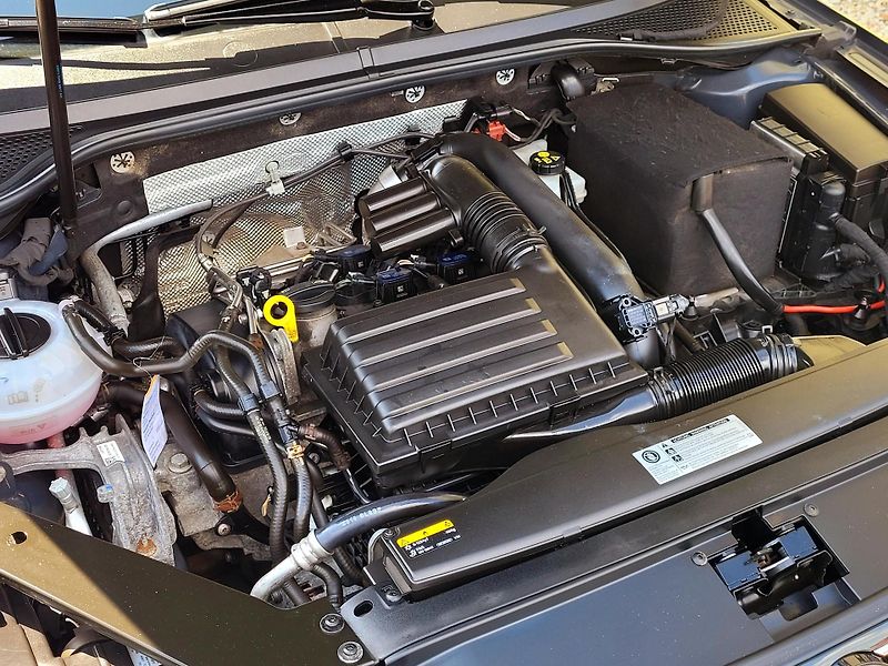 Volkswagen Passat 1,4TSi DSG SERV.KN,CEBIA,ACC - fotka 6 z 52