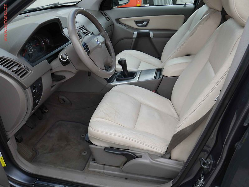 Volvo XC90 (2007) 2.4 D5 4x4, ČR, AT, xenon - fotka 9 z 17
