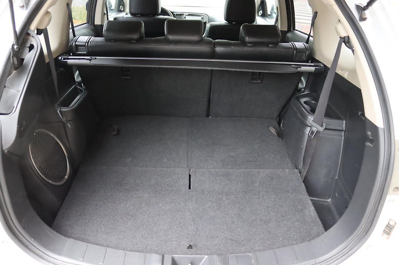 Mitsubishi Outlander 2.2DI-D 4X4 7 MÍST 110kW - fotka 41 z 50