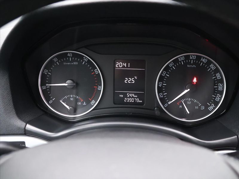 Škoda Octavia 1,4 TSI 90 kW Ambiente - fotka 15 z 26