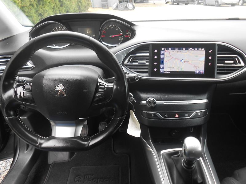 Peugeot 308 1.6HDi, KAMERA,NAVI,FULL LED! - fotka 31 z 40