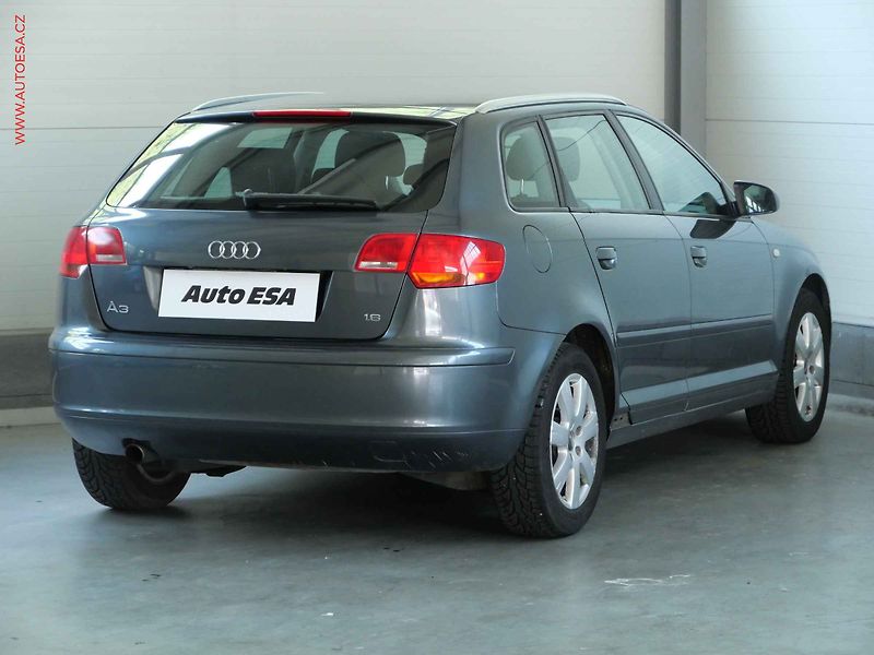 Audi A3 (2007) 1.6i, AC, tempo - fotka 4 z 18