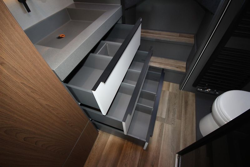 Niesmann+Bischoff (2025) ARTO 88 E model 2026 - fotka 65 z 79