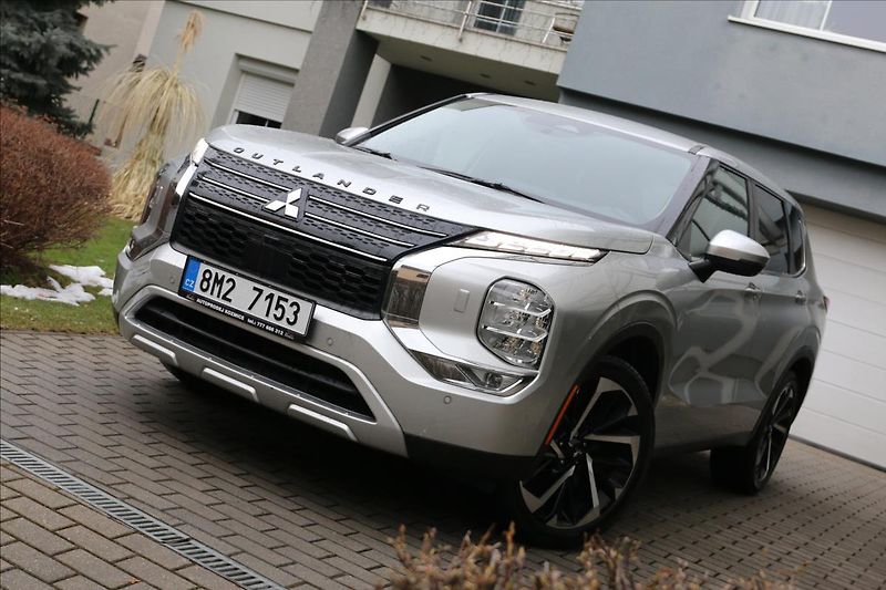Mitsubishi Outlander 2,4 7míst, intense - fotka 7 z 70