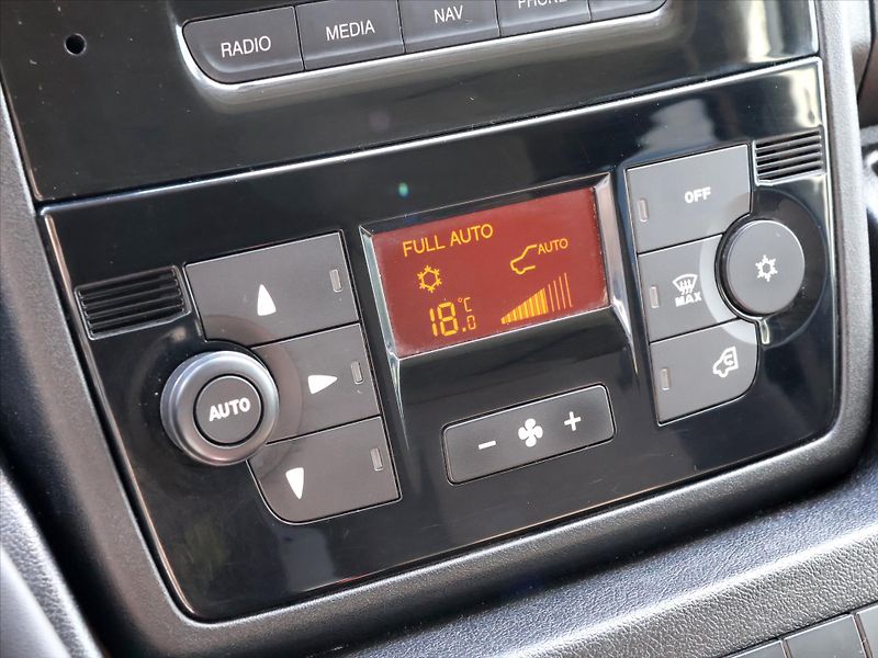 Citroën Jumper 2,0 HDi 120kW 8-Míst DPH Klima - fotka 24 z 35
