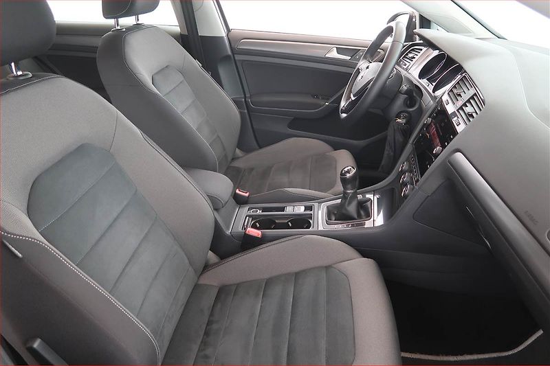 Volkswagen Golf (2017) 1.0 TSI, Serv.kniha, Tempomat - fotka 9 z 18