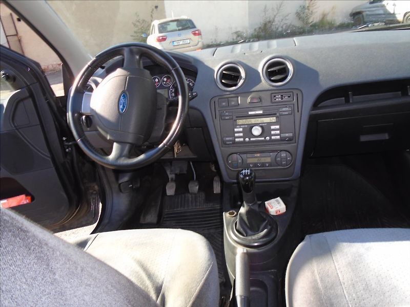 Ford Fusion 1,4 - fotka 16 z 21