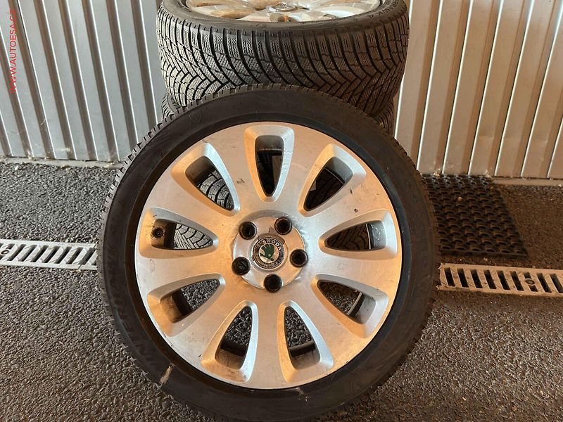 Škoda Superb (2011) 2.0TDi 4x4, ČR, Elegance, DSG - fotka 22 z 22