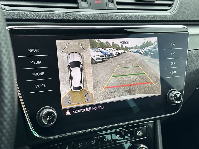 Škoda Superb (2023) Combi 2.0 TDI DSG Sportline - fotka 12 z 33