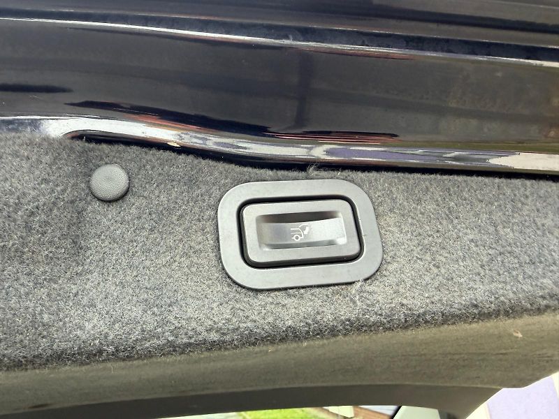 Opel Vectra 1,9 CDTi SW + sada pneumatik  - fotka 14 z 22