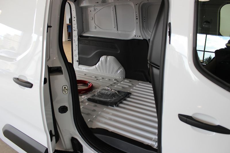Opel Combo (2025) Electric Van L2 (XL) 136k - fotka 8 z 14