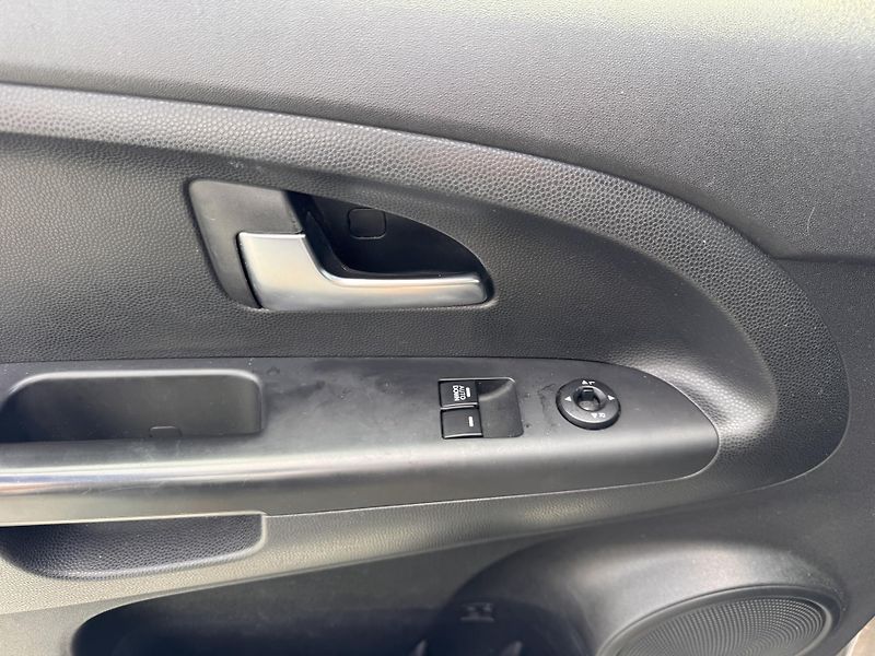 Kia Venga 1.4 CVVT, 96 tis km,2015, ČR - fotka 13 z 20