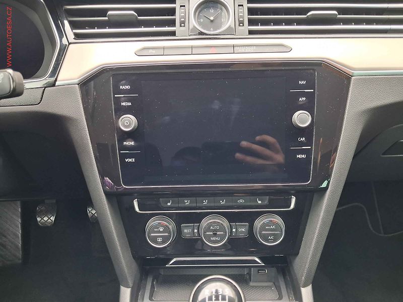Volkswagen Passat (2019) 1.5TSi, ČR, Highline, LED - fotka 12 z 19